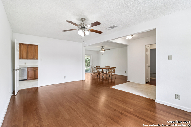 Image 8 of 41 For 2107 Orange Blossom St