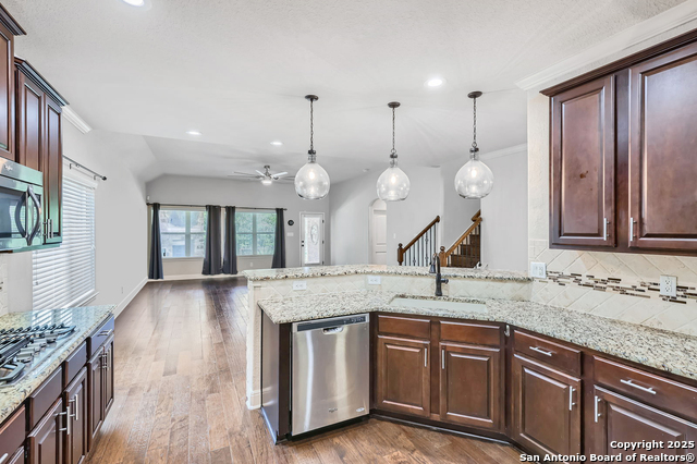 Listing photo id 9 for 28426 Joanie Kay