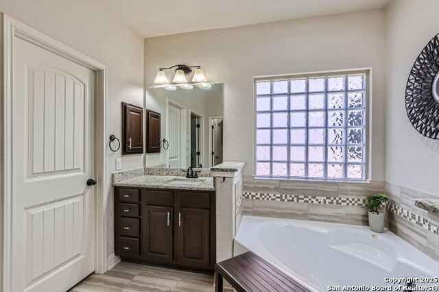Listing photo id 16 for 28426 Joanie Kay