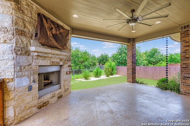 Listing photo id 25 for 28426 Joanie Kay