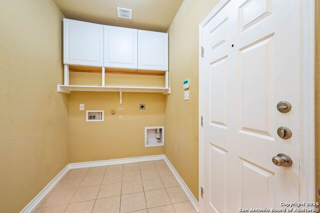 Image 17 of 20 For 9835 Amberg Path