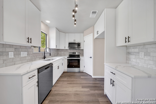 Listing photo id 14 for 7290 Shadow Ridge