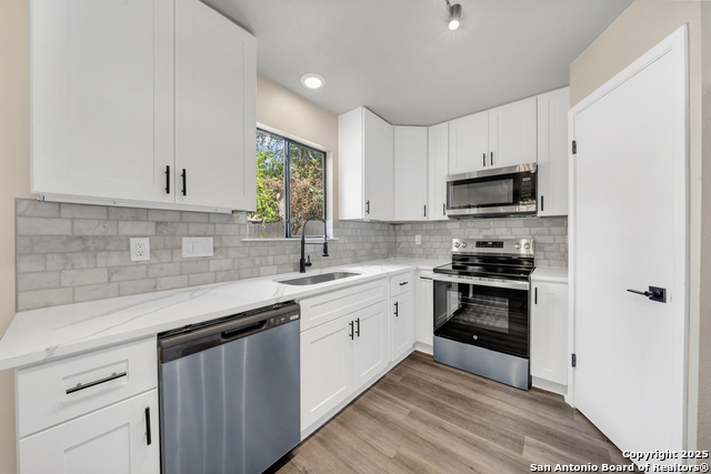 Listing photo id 15 for 7290 Shadow Ridge