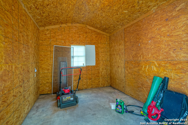Listing photo id 38 for 314 Ranmar