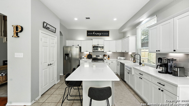 Listing photo id 8 for 2448 Woodbridge Way