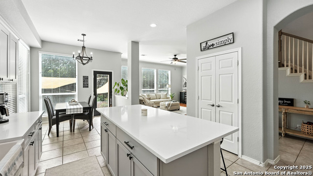 Listing photo id 11 for 2448 Woodbridge Way