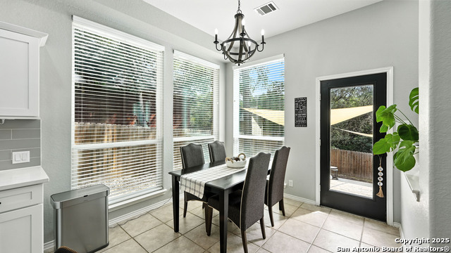 Listing photo id 13 for 2448 Woodbridge Way