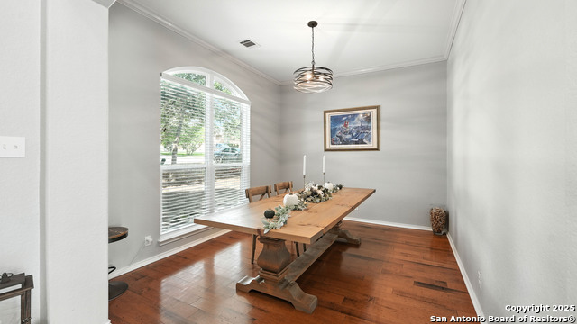 Listing photo id 2 for 2448 Woodbridge Way