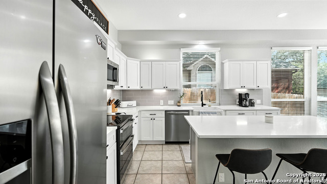 Listing photo id 5 for 2448 Woodbridge Way