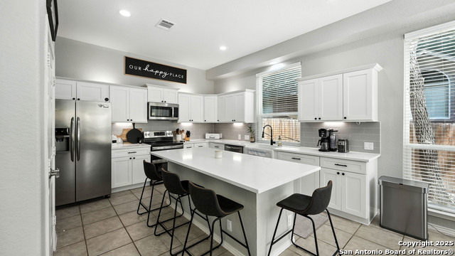 Listing photo id 6 for 2448 Woodbridge Way
