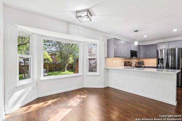 Image 10 of 29 For 13815 Laurel Hollow Dr.