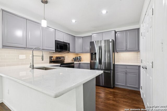 Image 11 of 29 For 13815 Laurel Hollow Dr.