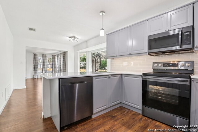 Image 12 of 29 For 13815 Laurel Hollow Dr.