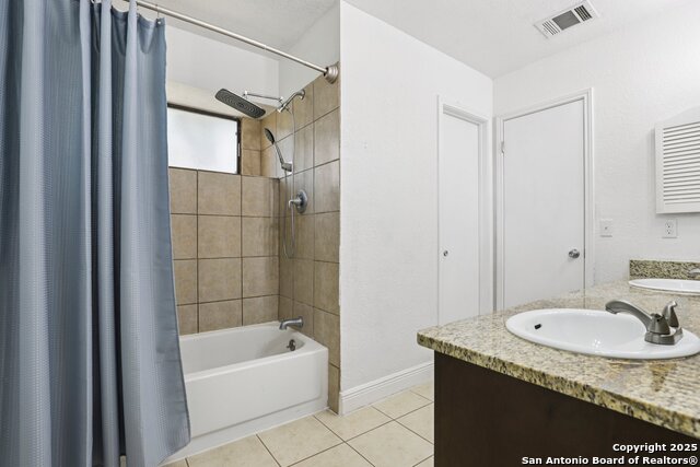 Image 17 of 29 For 13815 Laurel Hollow Dr.