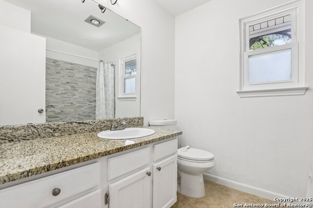 Image 20 of 29 For 13815 Laurel Hollow Dr.