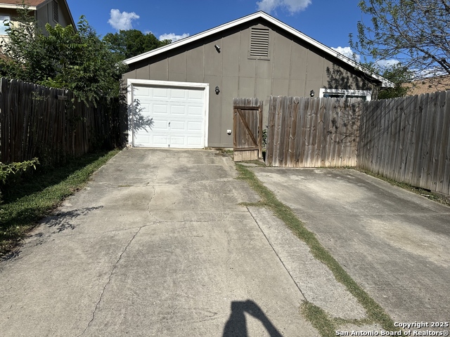 Image 14 of 16 For 7261 Fernview