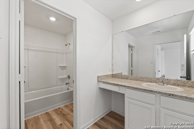 Listing photo id 13 for 11526 Woodpecker Drive