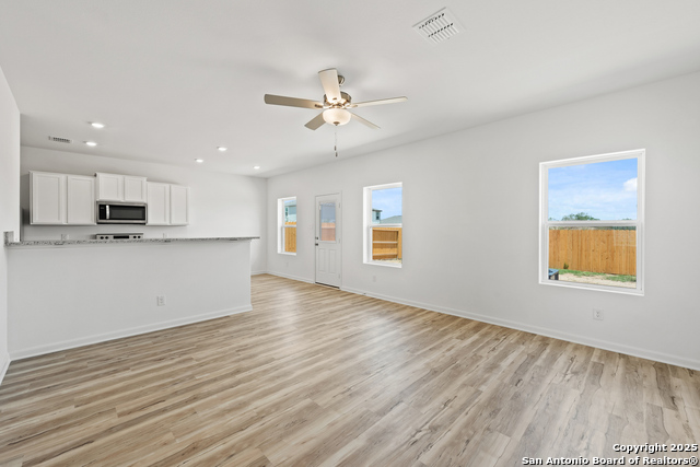 Listing photo id 3 for 11526 Woodpecker Drive