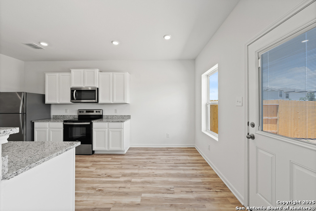 Listing photo id 5 for 11526 Woodpecker Drive