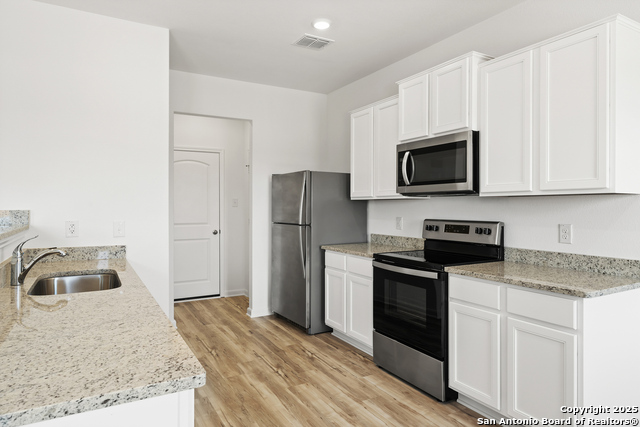 Listing photo id 7 for 11526 Woodpecker Drive