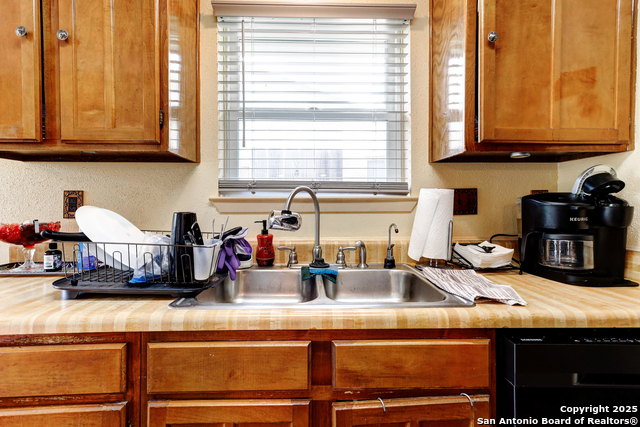 Listing photo id 11 for 8403 S Meadow Bird Circle