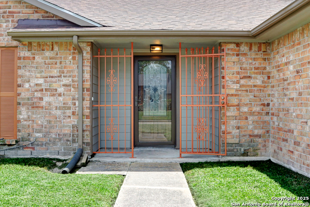 Listing photo id 2 for 8403 S Meadow Bird Circle