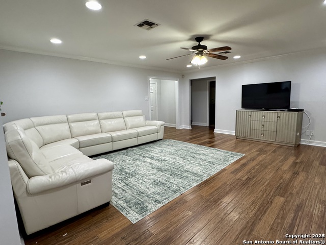 Image 8 of 45 For 740 Deer Cross Ln