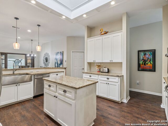 Image 25 of 59 For 1832 Sunnybrook