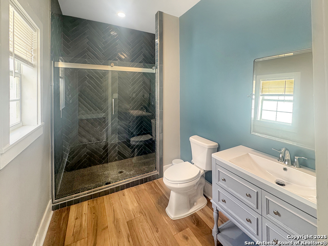 Image 10 of 16 For 713 Euclid Ave E 102
