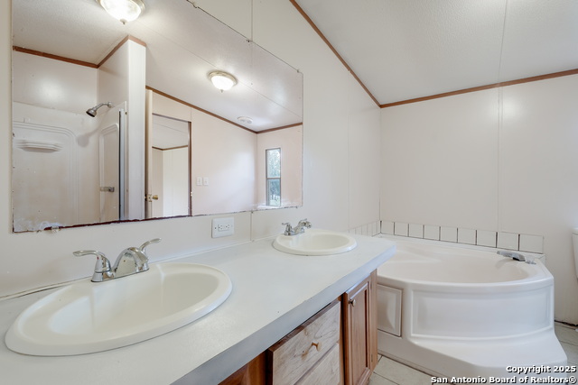 Image 21 of 27 For 131 Flores Oaks