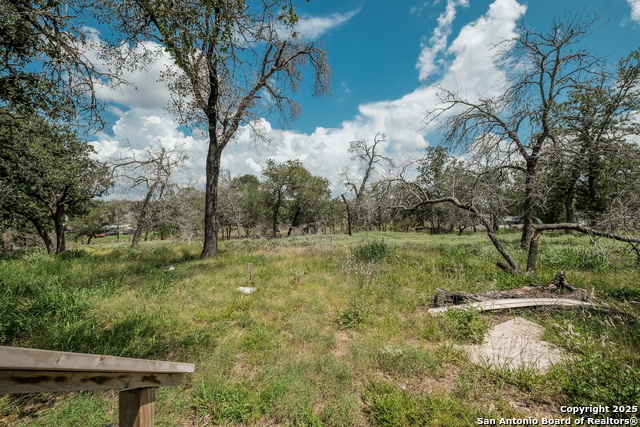 Image 24 of 27 For 131 Flores Oaks