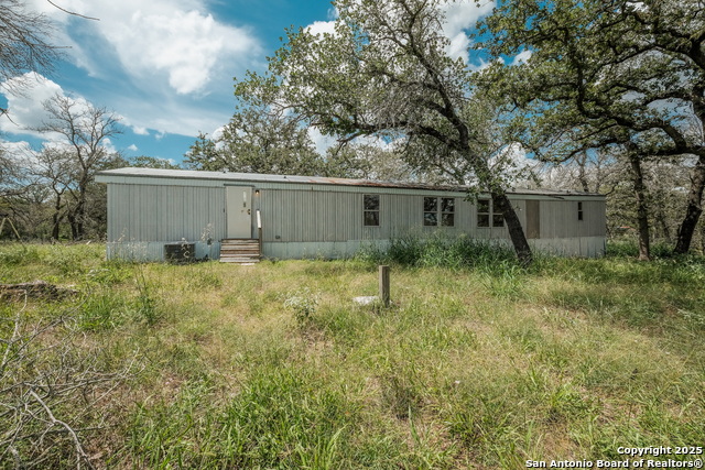 Image 26 of 27 For 131 Flores Oaks