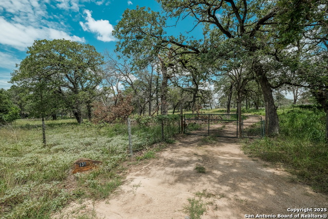 Image 5 of 27 For 131 Flores Oaks