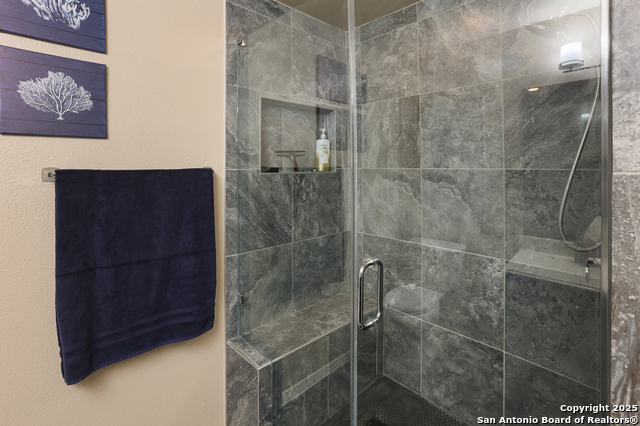 Image 13 of 20 For 8915 Burgandy