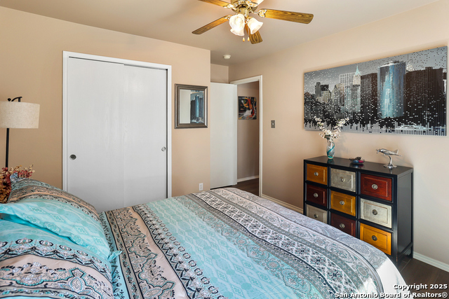 Image 14 of 20 For 8915 Burgandy