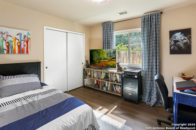 Image 17 of 20 For 8915 Burgandy