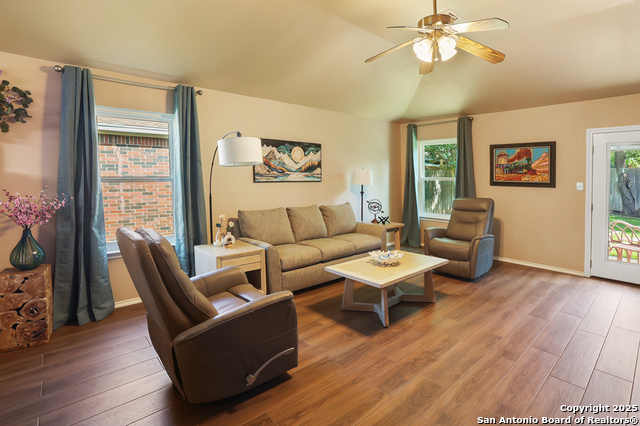 Image 18 of 20 For 8915 Burgandy