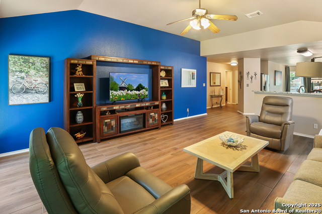 Image 4 of 20 For 8915 Burgandy