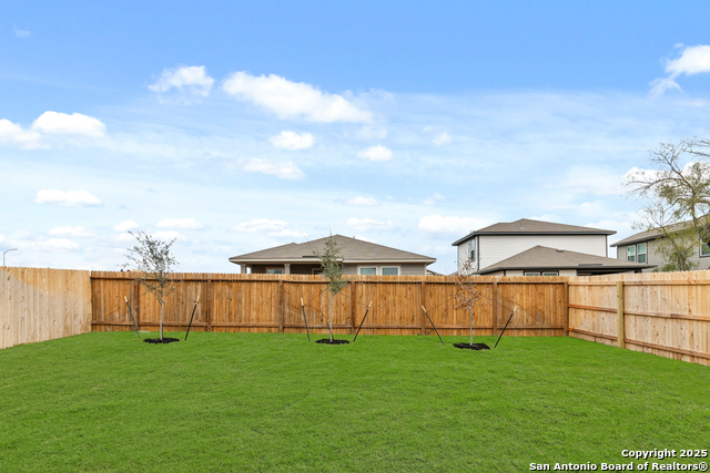 Image 27 of 41 For 10314 Eve Gardens