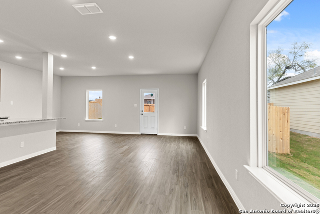 Image 3 of 41 For 10314 Eve Gardens