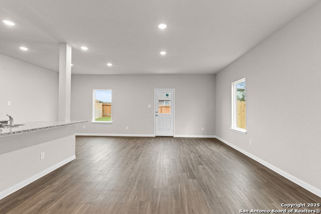 Image 4 of 41 For 10314 Eve Gardens