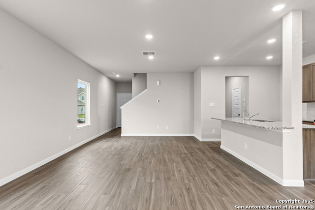 Image 5 of 41 For 10314 Eve Gardens