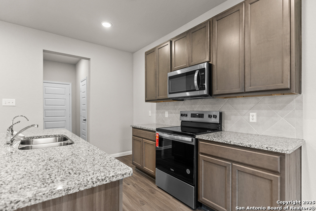 Image 8 of 41 For 10314 Eve Gardens