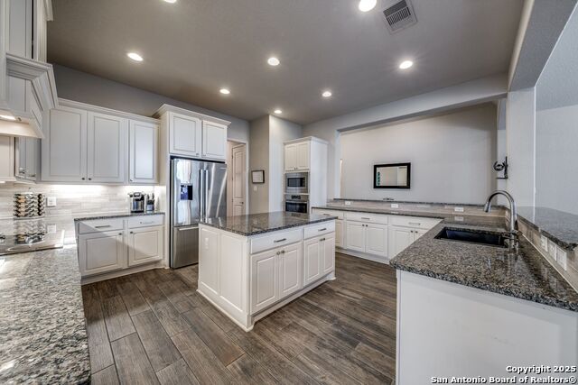 Listing photo id 9 for 7955 Valley Crest