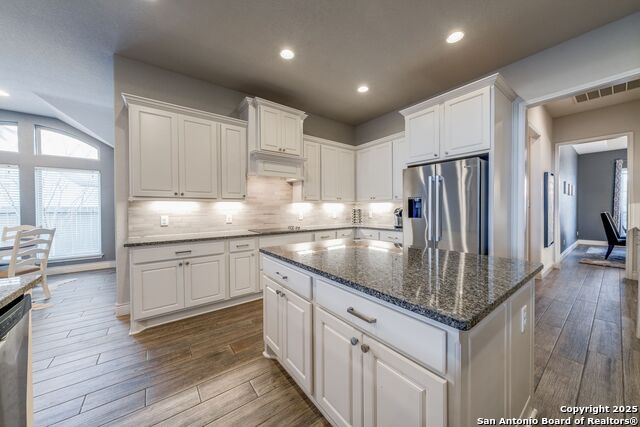 Listing photo id 10 for 7955 Valley Crest