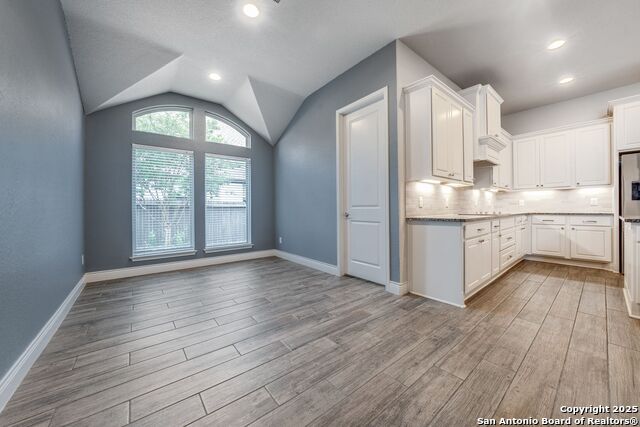 Listing photo id 14 for 7955 Valley Crest