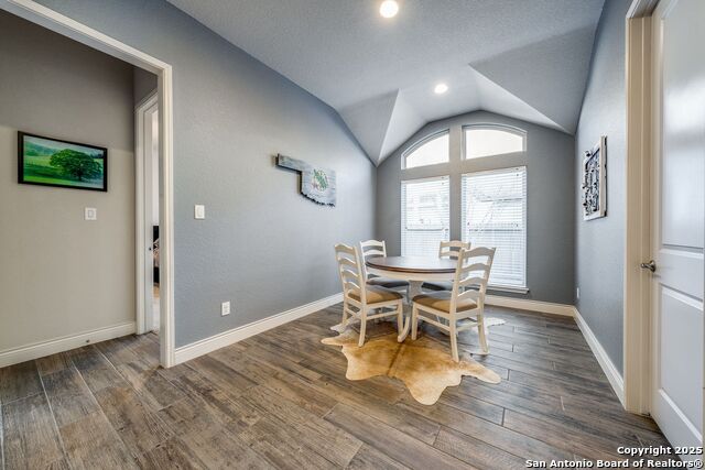 Listing photo id 15 for 7955 Valley Crest