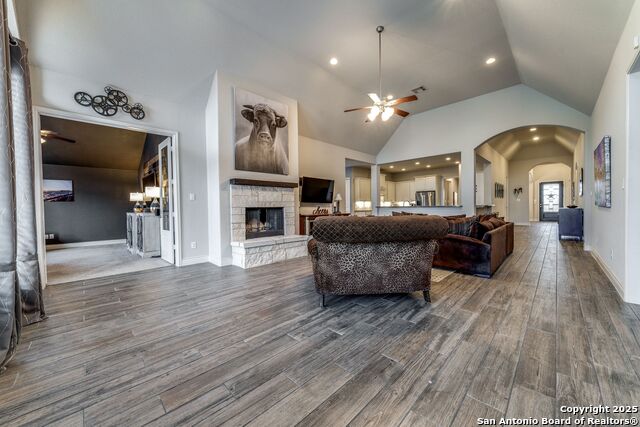 Listing photo id 6 for 7955 Valley Crest