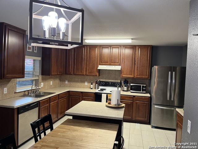 Image 10 of 28 For 15710 Robin View