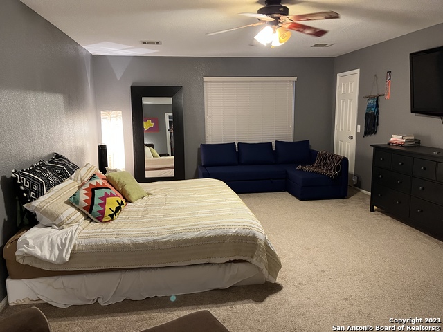 Image 18 of 28 For 15710 Robin View